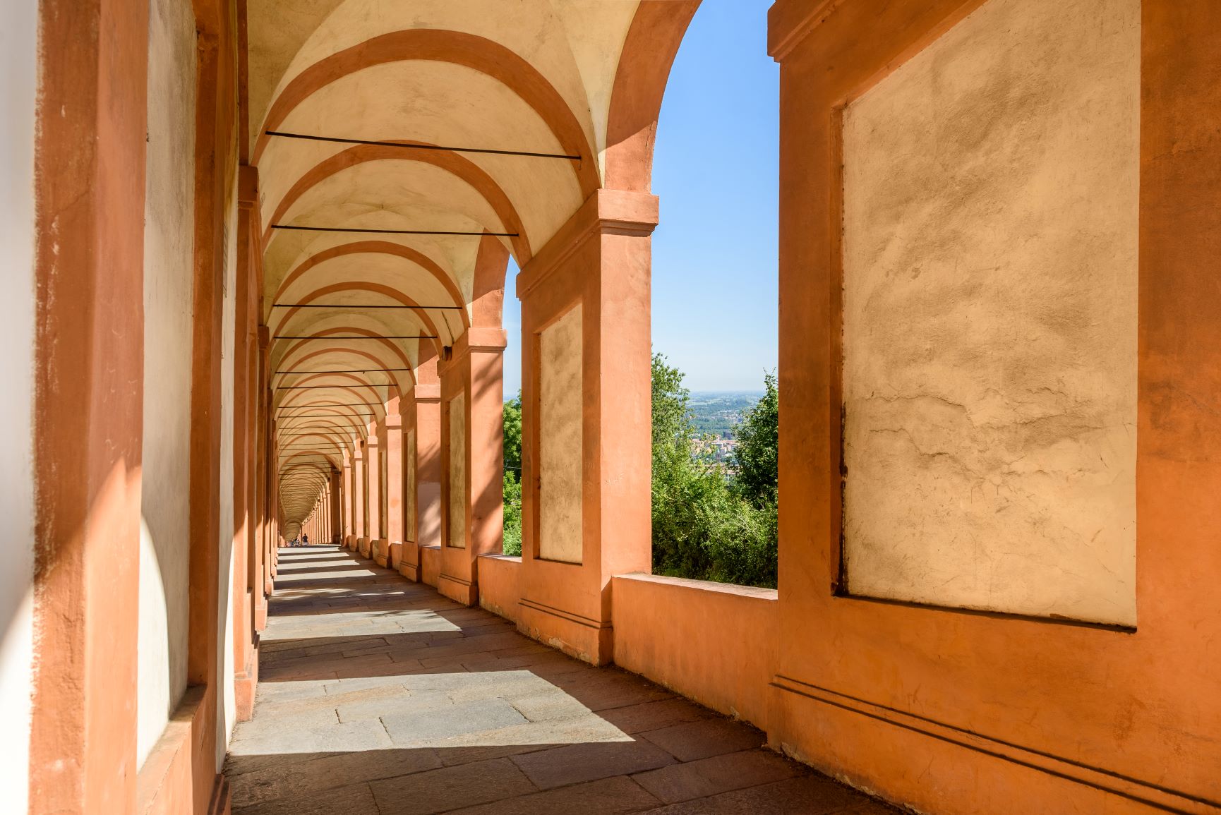 Il portico più lungo del mondo: genesi, progetti e costruzione del Portico di San Luca e dell’arco del Meloncello